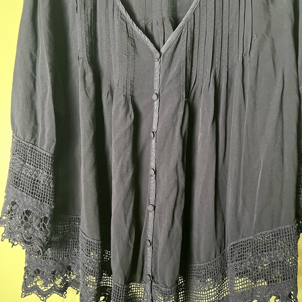 Solitaire Elegant Black Lace Trim Women's Top - Picture 6 of 9